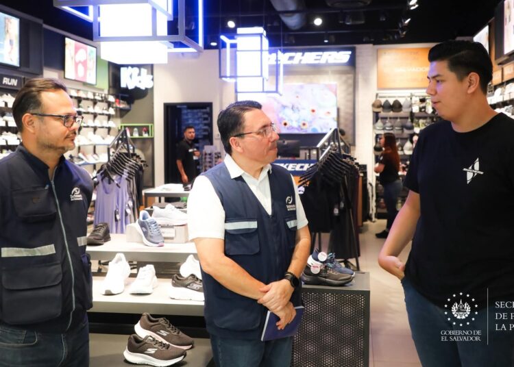 Vigilan ofertas y precios en centros comerciales por Día del Padre