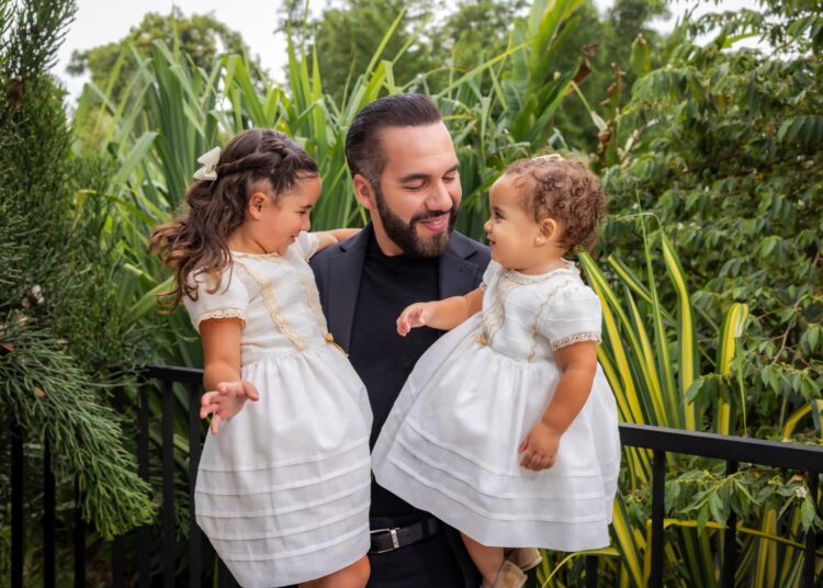 Gabriela de Bukele dedica un emotivo mensaje al Presidente por el Día del Padre