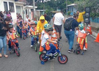 Niños de San Marcos aprenden sobre señales de tránsito con el Parque de Educación Vial Móvil del VMT