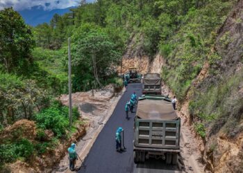 Mejoran calle hacia cantón Los Planes en Citalá