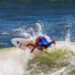 Surfistas salvadoreños brillan en La Bocana durante competencia nacional