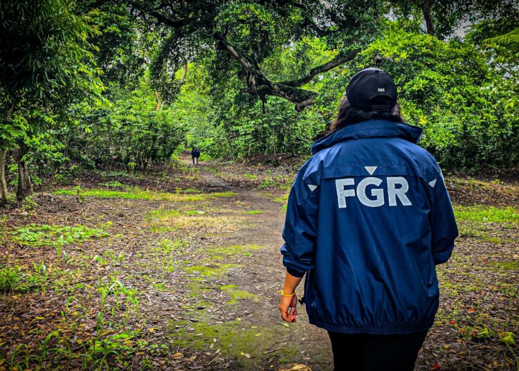 Exhuman cuerpos de víctimas de pandillas de La Libertad