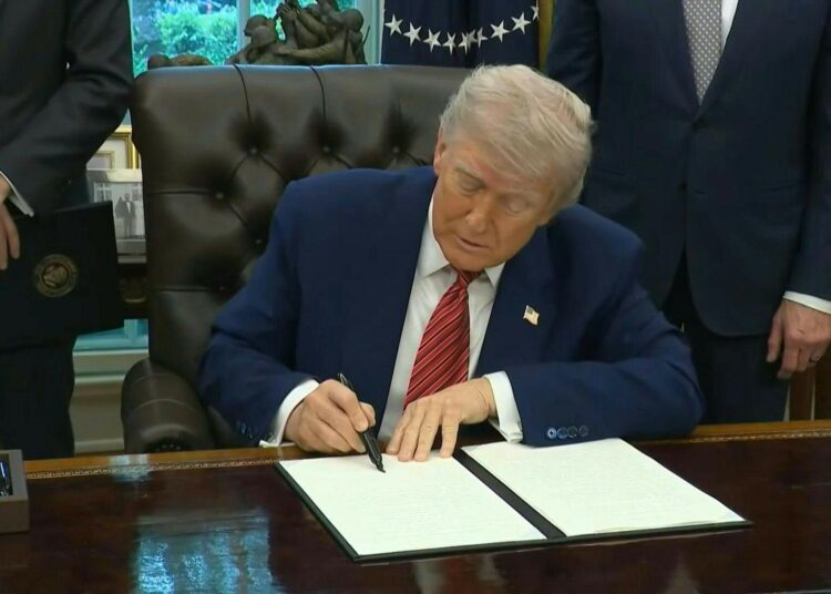 Donald Trump duplica aranceles al acero y aluminio para “proteger industrias estratégicas”