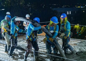 Inicia colado de losa superior de la nueva pasarela en el Hospital Rosales