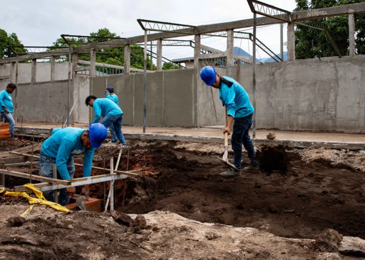 “Dos Escuelas por Día” llega al comolejo educativo Jorge Lardé, en Izalco