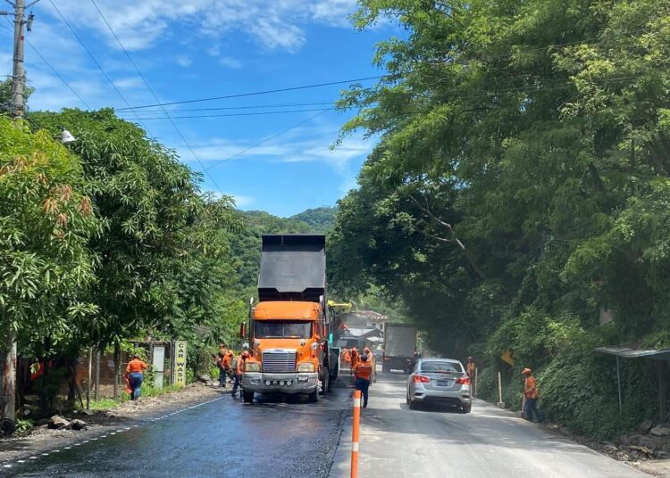 Equipos del MOP renuevan tramo de la Ruta de Paz para mejorar la conectividad en Morazán