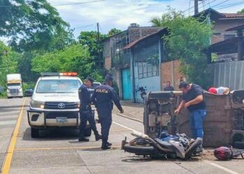 Accidente vial en Santa Ana deja un motociclista lesionado