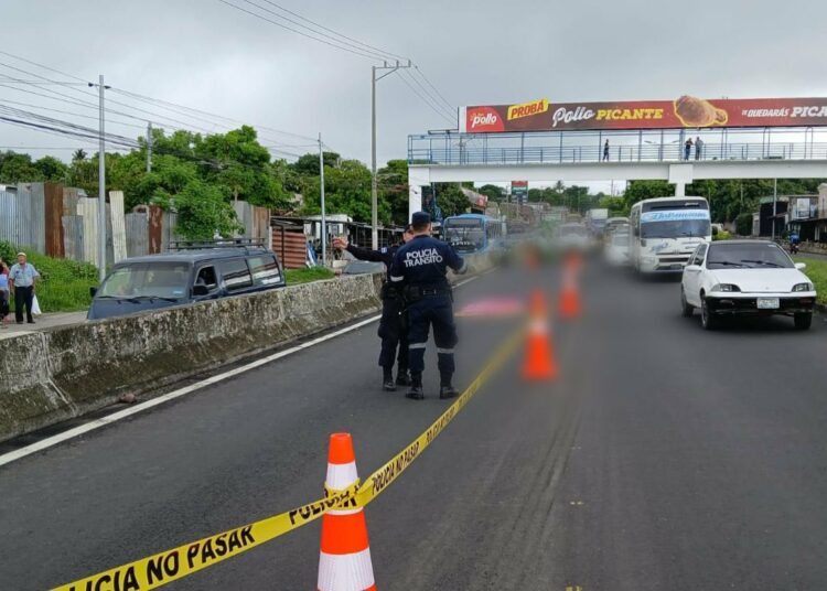 Perdió la vida al ser atropellado por un bus de la ruta 142