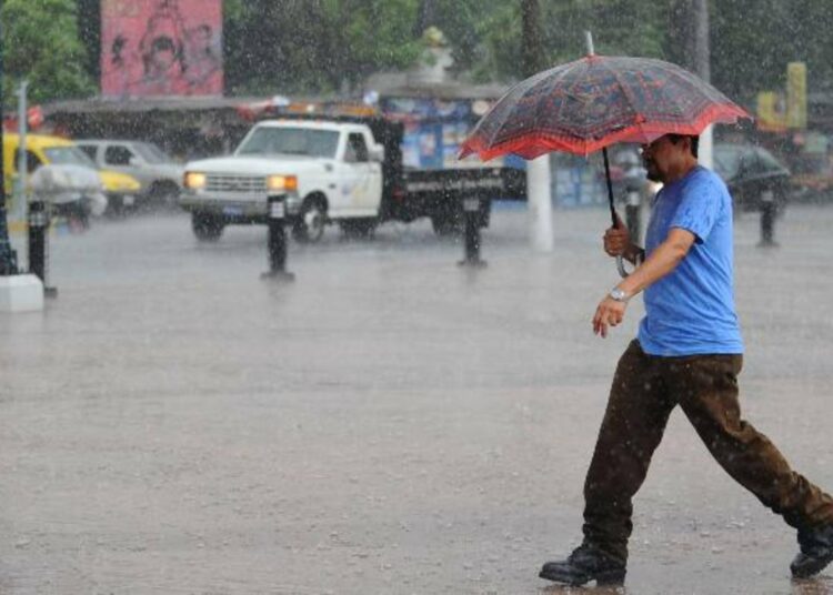 Onda tropical seguirá influenciando al país esta noche