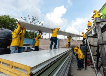 Centro Escolar San Cristobal de la Frontera es renovado gracias al programa Dos Escuelas por Día