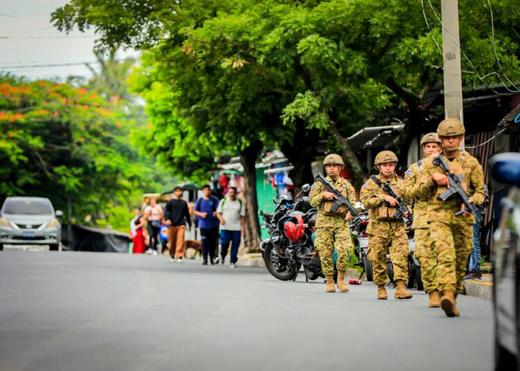 1,500 militares cercan San Bartolo para extraer remanentes de pandillas