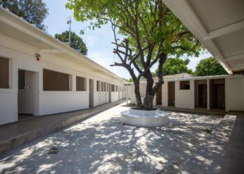 Reos en fase de confianza remodelan escuela en Soyapango para beneficiar a más de 150 estudiantes