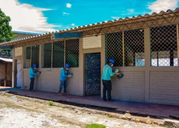 Presidente Bukele moderniza centros escolares y mejora vías rurales como parte del plan “Dos Escuelas X Día”