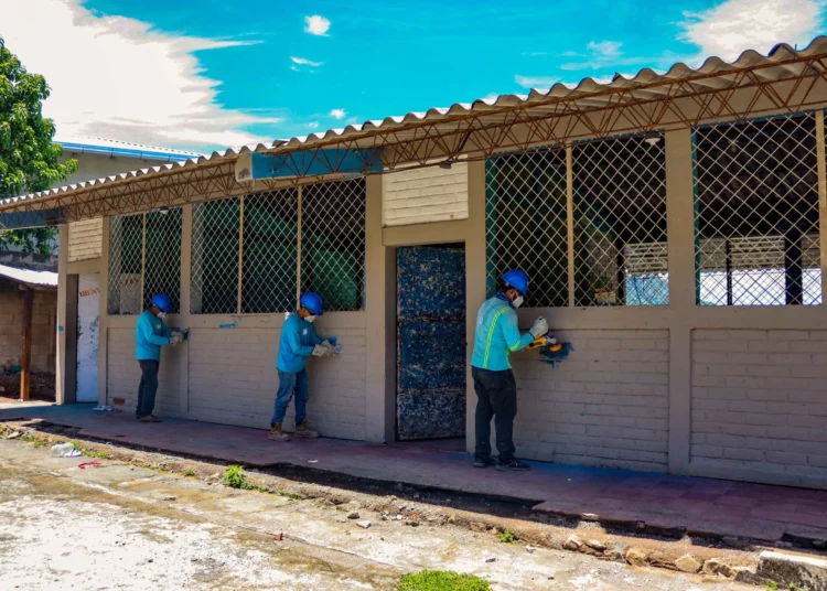 Presidente Bukele moderniza centros escolares y mejora vías rurales como parte del plan “Dos Escuelas X Día”