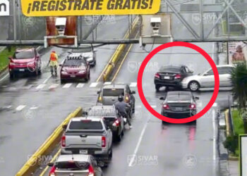 Vehículo irrespetó semáforo en rojo y provocó accidente