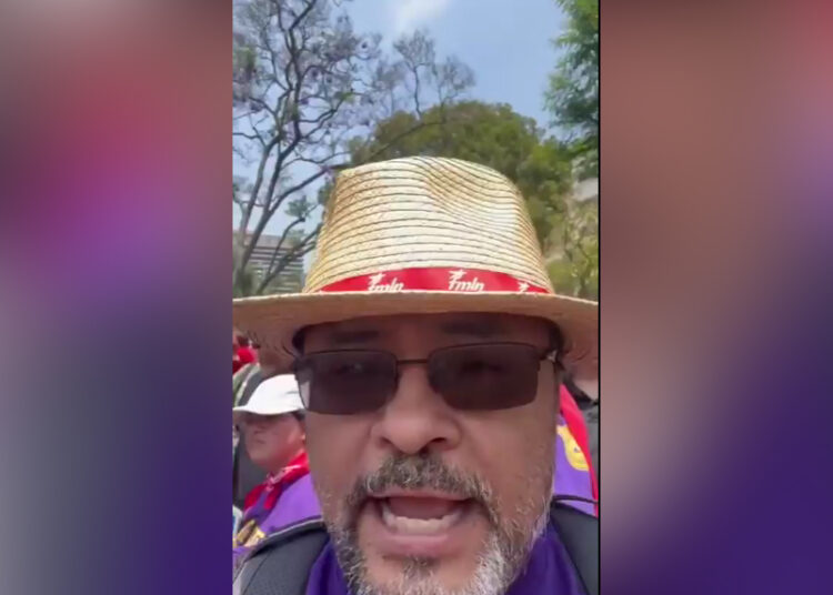 Ex candidato presidencial del FMLN entre los disturbios en la Ciudad de Los Ángeles