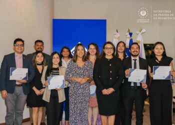 Gobierno impulsa modernización del Centro Histórico de San Salvador con la inscripción de 45 trámites simplificados