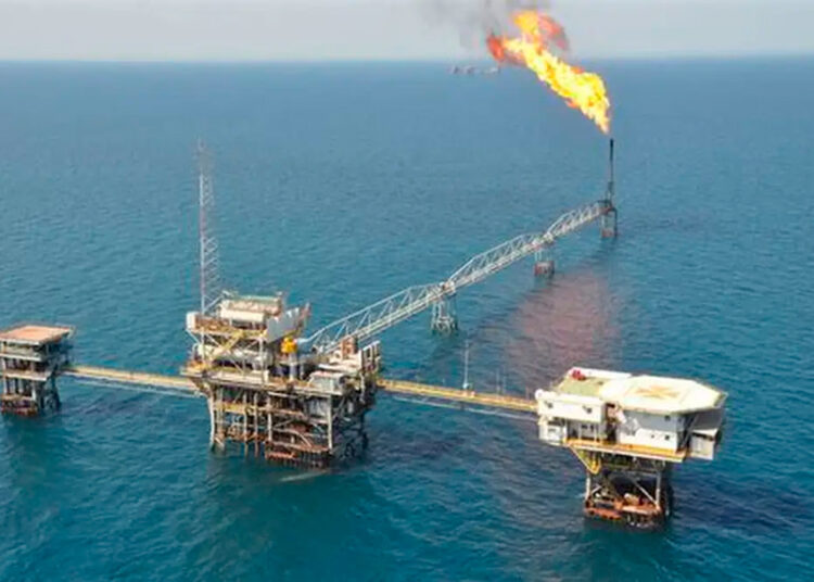 Precios del petróleo al alza por conflicto entre Israel e Irán