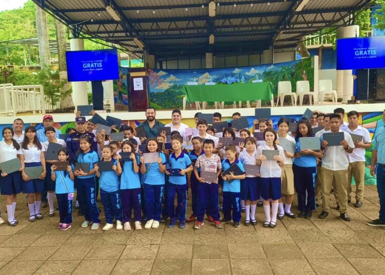 Instalan internet gratuito en el parque central de San Pedro Puxtla, Ahuachapán