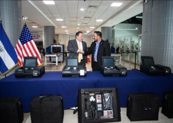 Gobierno de E| Salvador recibe donativo para la detección de explosivos y el fortalecimiento de la seguridad aérea