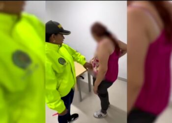 Fingía estar embarazada, pero llevaba más de 5 mil dosis de cocaína en una barriga falsa