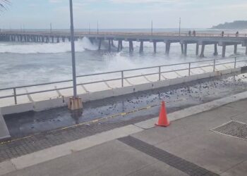 Alertan de fuerte oleaje en La Libertad y lluvias en el AMSS