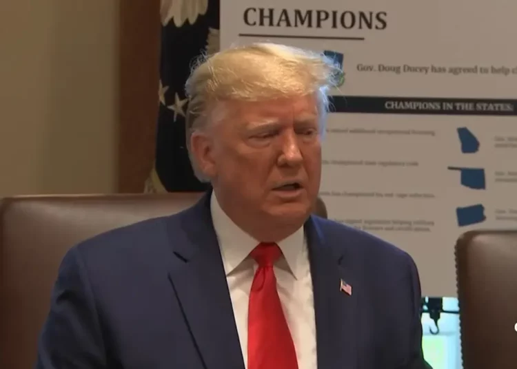 Trump reconoce que su política está dejando sin empleados a agricultores y hoteleros de EUA