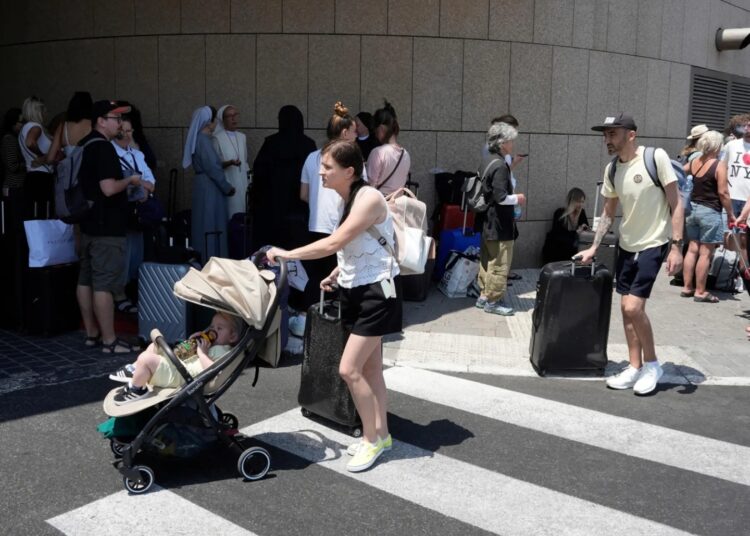 Londres coordina con Israel vuelos especiales para repatriar a ciudadanos británicos afectados por el conflicto