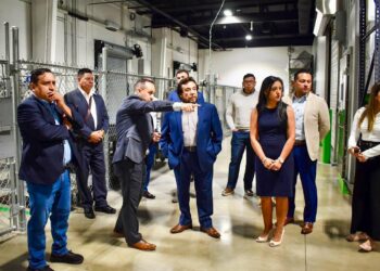 Vicepresidente Ulloa promueve cooperación internacional para facilitar tratamientos de enfermedades poco comunes en El Salvador