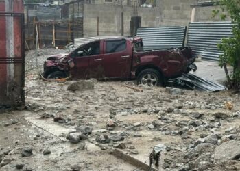 Rio se desborda y causa daños materiales en Guatemala