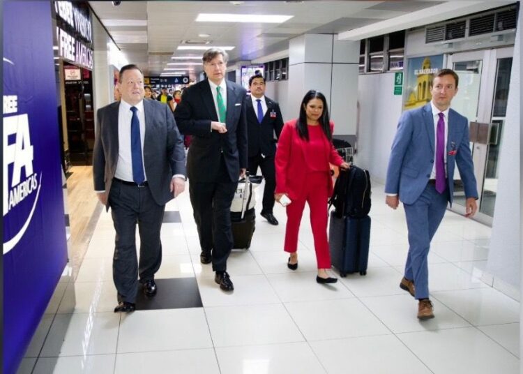 “Un placer encontrarme en el Pulgarcito de América”, dice Christopher Landau