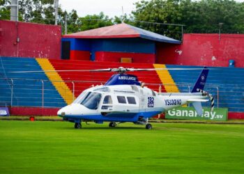 SEM realiza traslado médico aéreo desde Santa Ana Centro hacia San Salvador