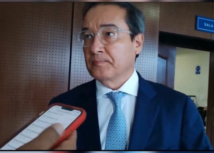 Exfiscal general Luis Martínez enfrenta juicio por fraude procesal y actos arbitrarios