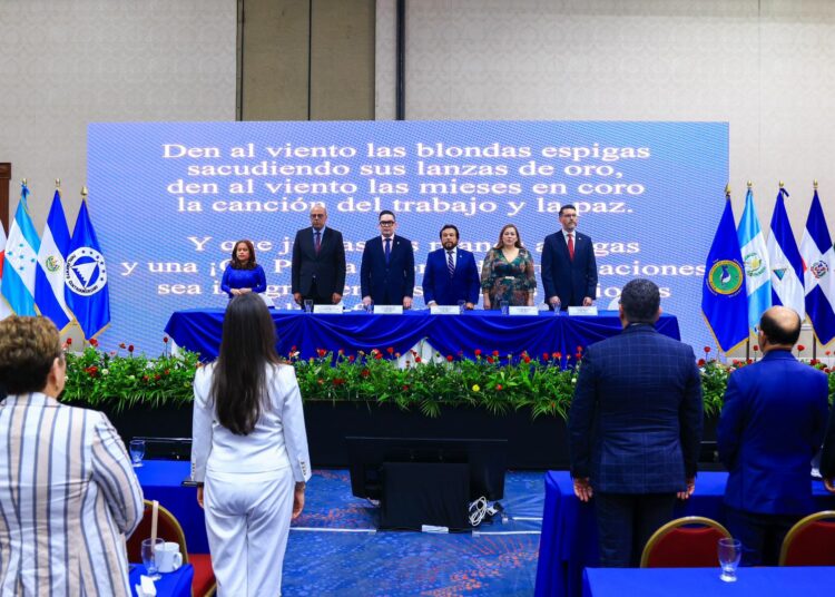Foro Económico destaca a El Salvador como modelo de buena gobernanza