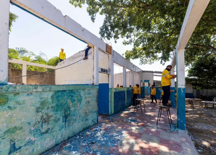 Gobierno interviene 70 centros escolares con programa #DosEscuelasXDía