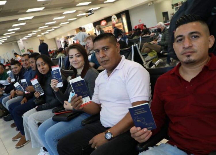 El Ministerio de Trabajo anuncia la salida de nuevo contingente de trabajadores hacia Canadá