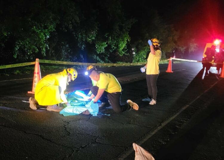 Persona de la tercera edad muere atropellada por un pick up en Santiago Nonualco