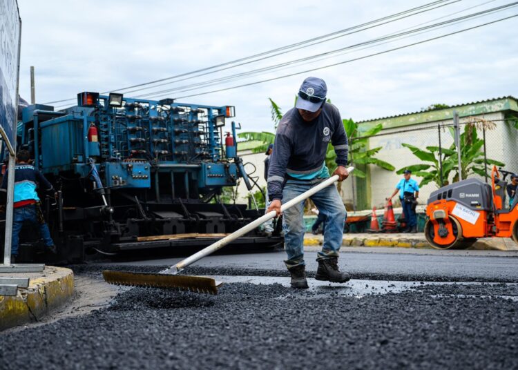 Alcaldía de San Salvador Centro mejora calles de la Colonia Médica con obras de recarpeteo