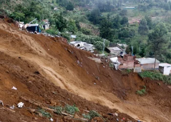Al menos 10 personas mueren sepultadas por deslizamiento de tierra en el noroeste de Colombia