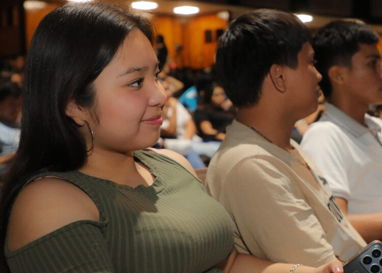 Exponen oportunidades de desarrollo a jóvenes salvadoreños durante el evento LinksUp