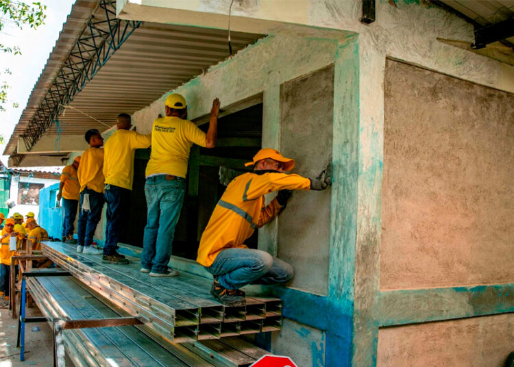Parvularia María Bedoya Aguilar en beneficiada con el programa «Dos Escuelas por Día»