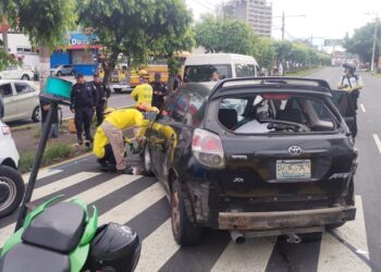 Un lesionado deja accidente vial en San Salvador
