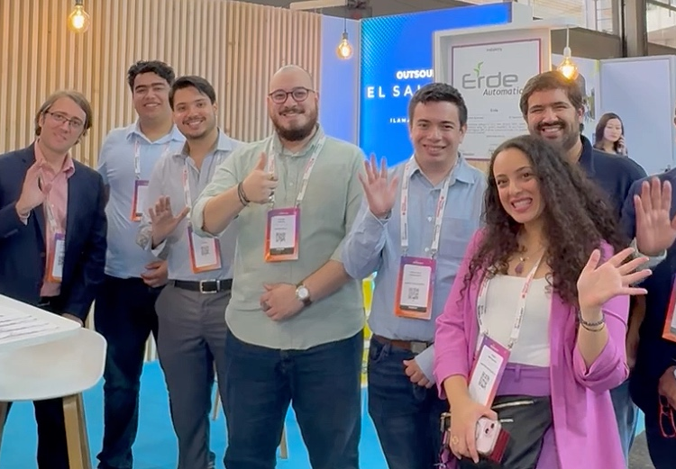 Cinco empresas salvadoreñas exponen innovaciones en la mayor feria de tecnología de Europa