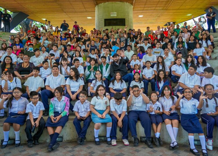 Entregan lentes a 127 niños de Ciudad Delgado como parte del programa “Ventanitas de Luz”
