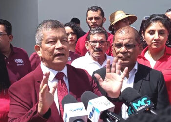 «Son remanentes del FDR los que se mantienen dividiendo el partido», señala Manuel «El Chino» Flores