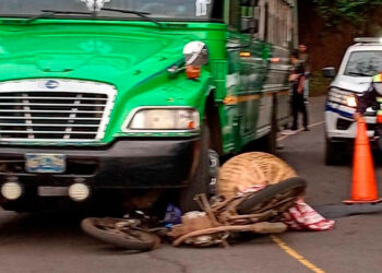 Vendedor de pan pierde la vida atropellado por un bus de la ruta 246