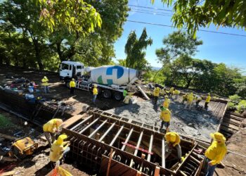 MOP mejora calles rurales en San Miguel para beneficiar a comunidades históricamente olvidadas
