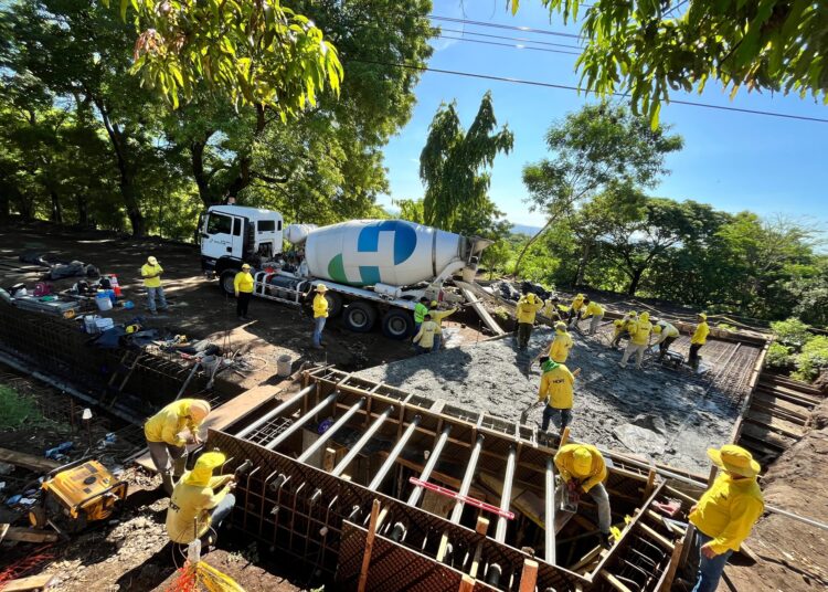 MOP mejora calles rurales en San Miguel para beneficiar a comunidades históricamente olvidadas