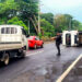 Camión volcado en carretera hacia Sonsonate