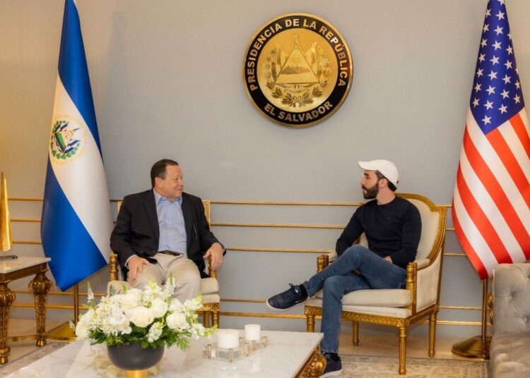 Embajador de EE. UU. destaca labor de la Marina salvadoreña y reafirma alianza en la lucha contra el narcotráfico